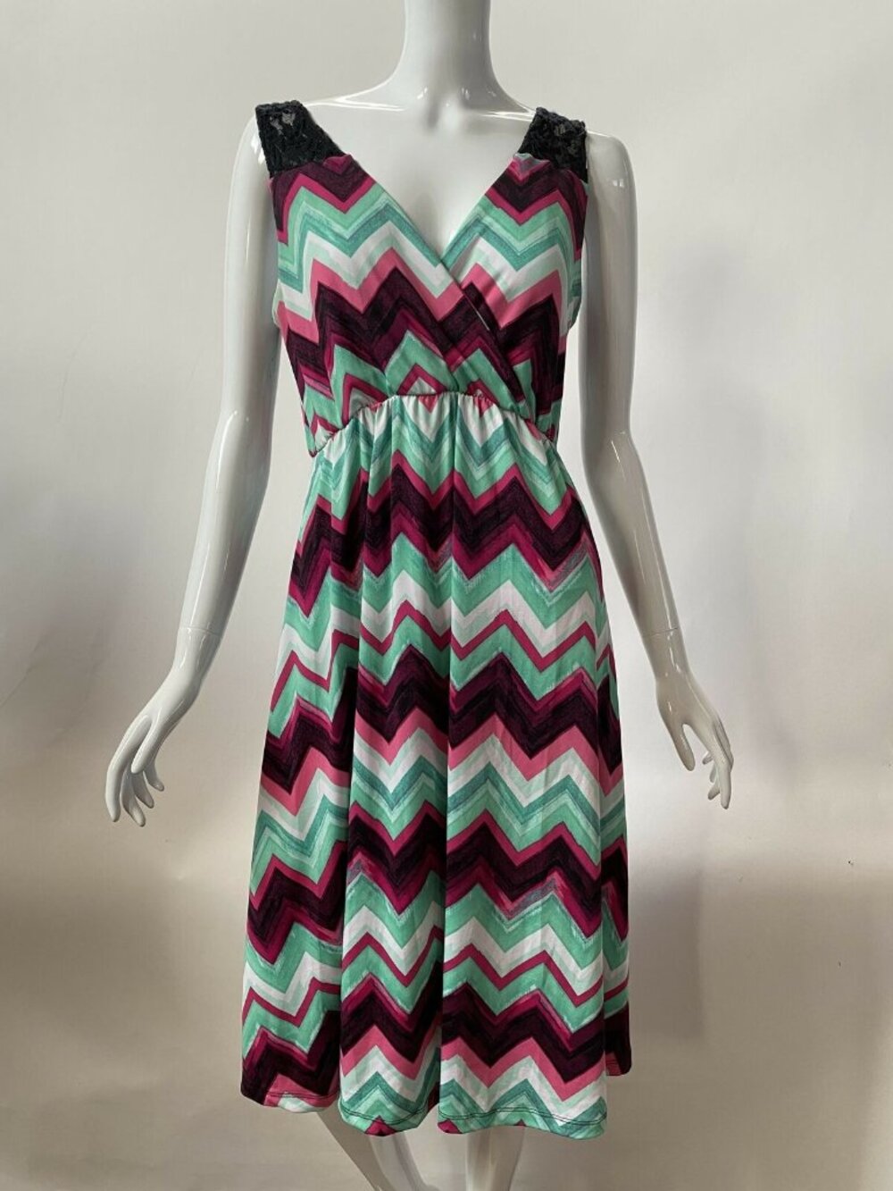 Chevron Print Sleeveless Midi Dress With Lace Back & Waistline Elastic Multicolo